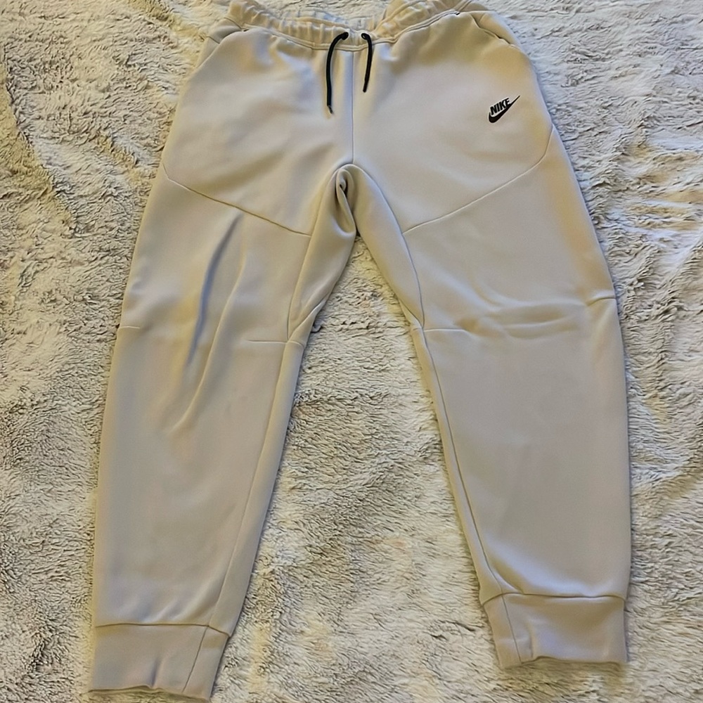 Nike Tech Pants Medium